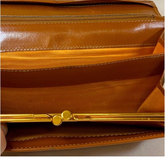 AUTHENTIC GUCCI EC Tan Leather Horseshoe Long Wallet w/kiss-lock coin compartmen - Picture 8 of 13